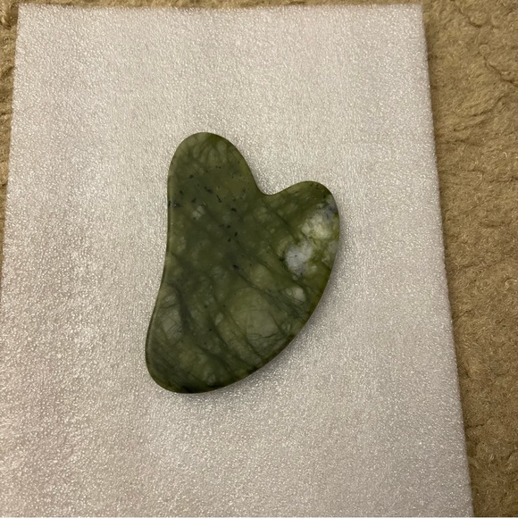 BNIB Jade Roller & Gua Sha Stone - Picture 6 of 11